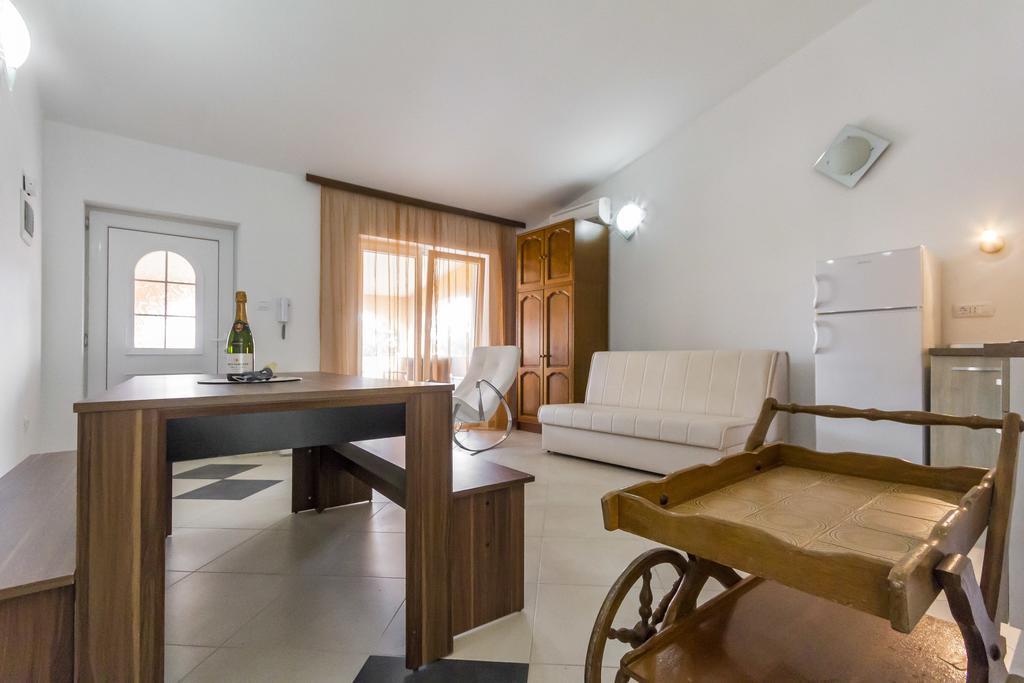 Apartments Gloria Ližnjan Extérieur photo