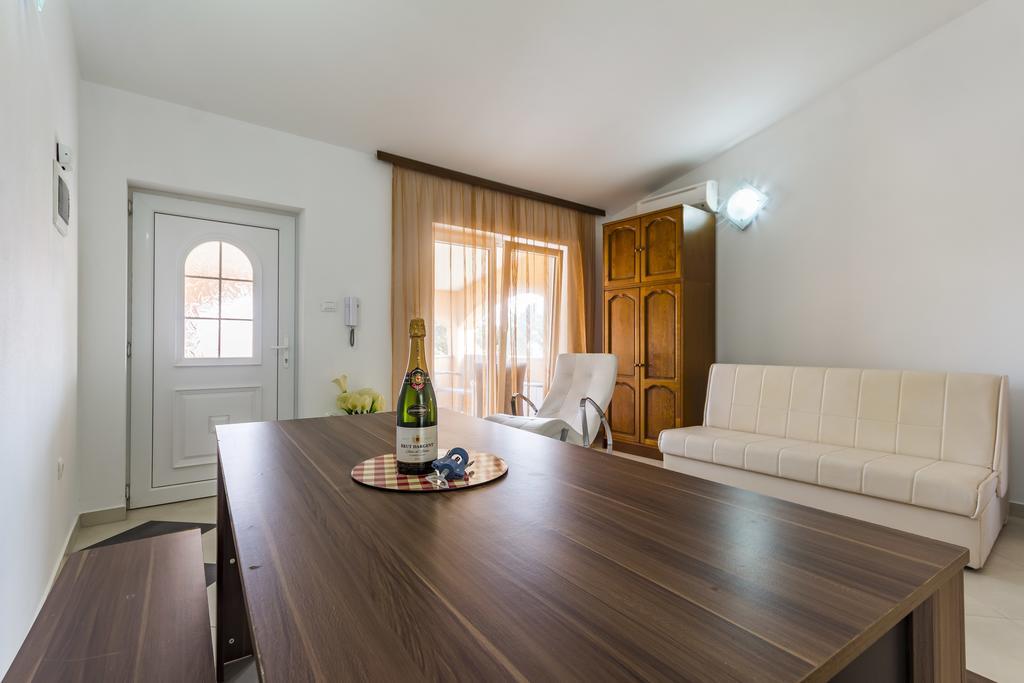 Apartments Gloria Ližnjan Extérieur photo